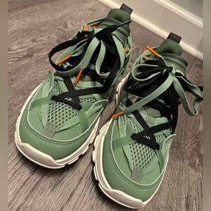 Triple 7 Athletic Shoes Sneakers Size 6 Same Day Shipping Style Fashion Trendy